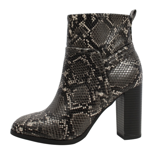 Size 7.5 Black Grey Python Faux Leather Pull On - Picture 5 of 7